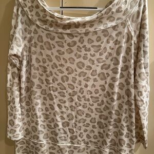 Gibson cream women’s cozy knit off shoulder leopard sweater, Top, pullover M